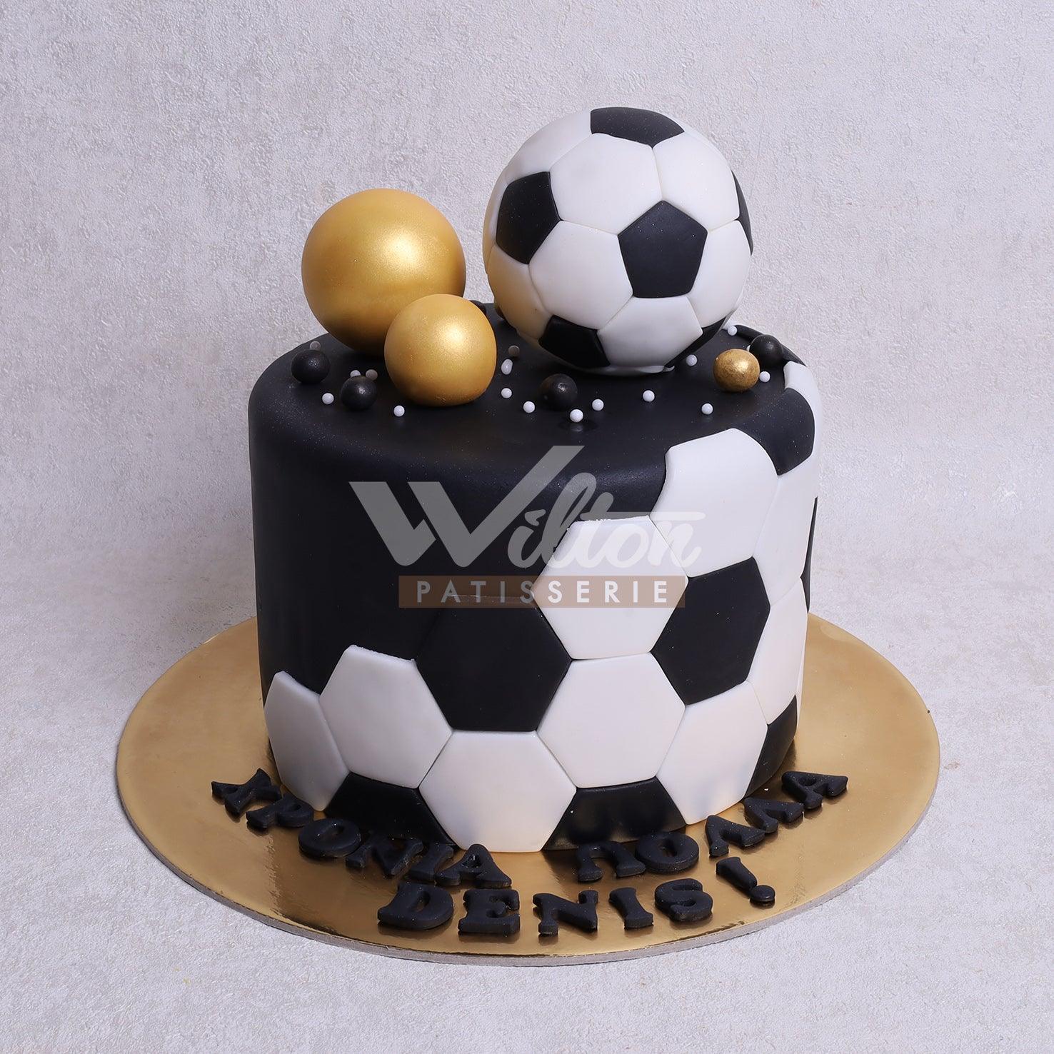 B.12.v FOOTBALL - Birthday Cakes - WILTON PATISSERIE