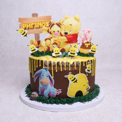 V.16.d WINNIE THE POOH - Christening Cake - WILTON PATISSERIE