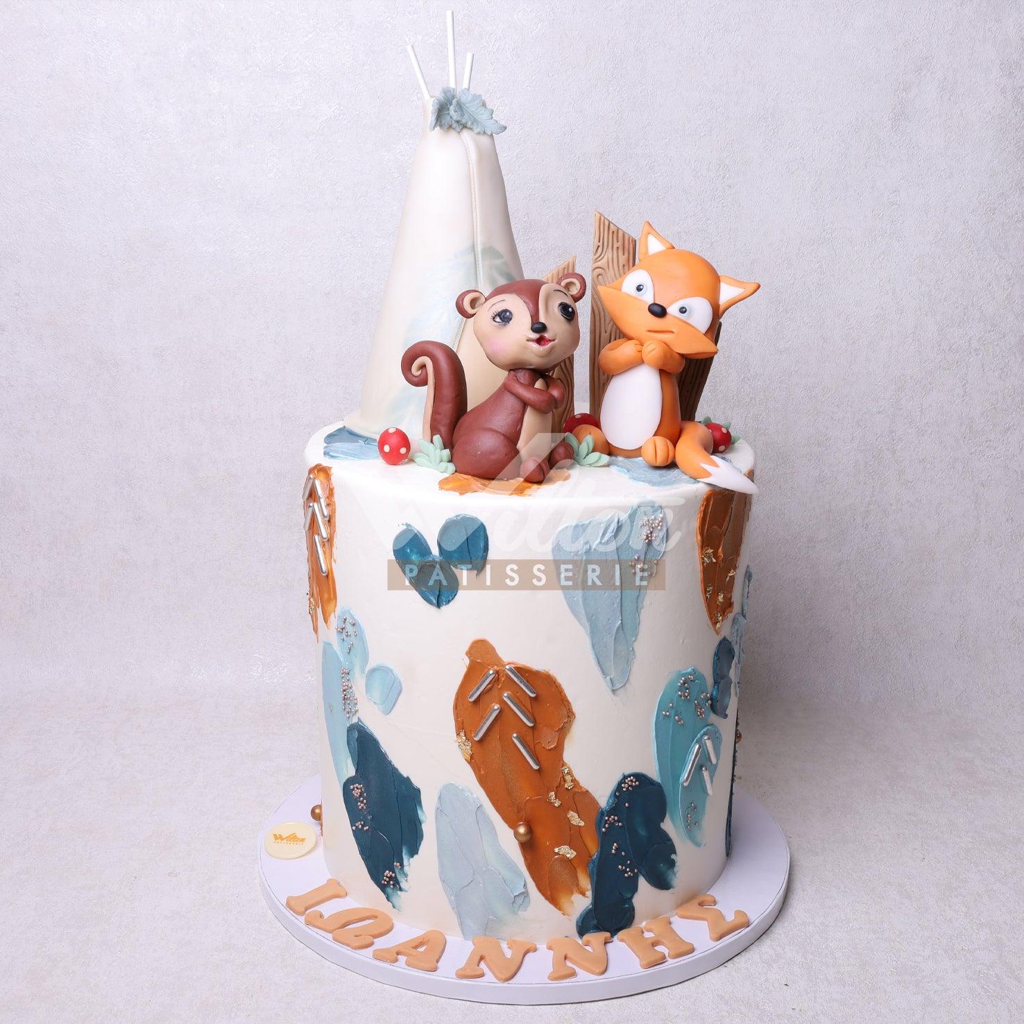 V.19.b ANIMALS - Christening Cake - WILTON PATISSERIE