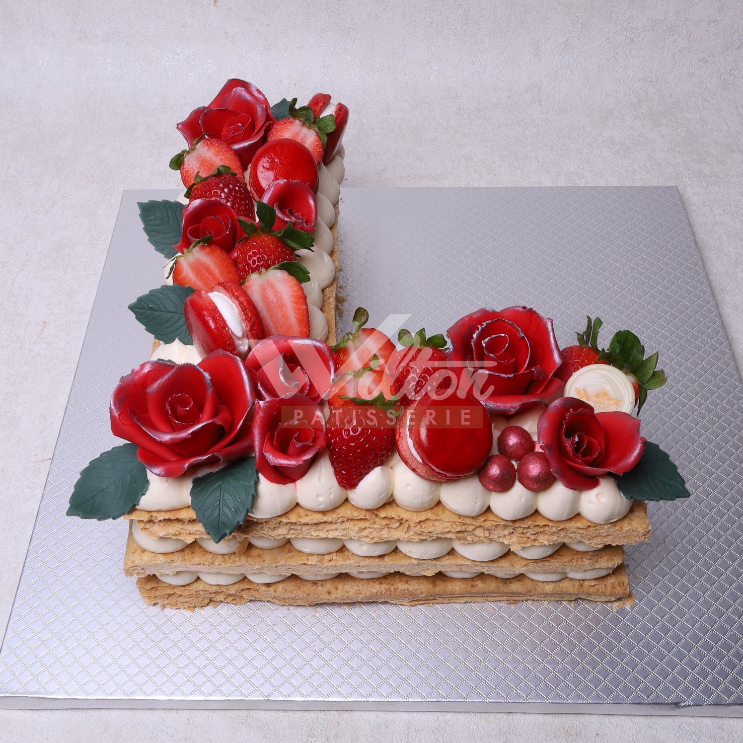 W7.b LETTER - Women Birthday Cakes - WILTON PATISSERIE