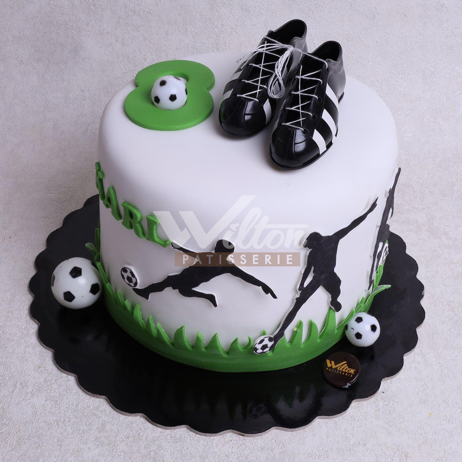 B.12.e FOOTBALL - Birthday Cakes - WILTON PATISSERIE