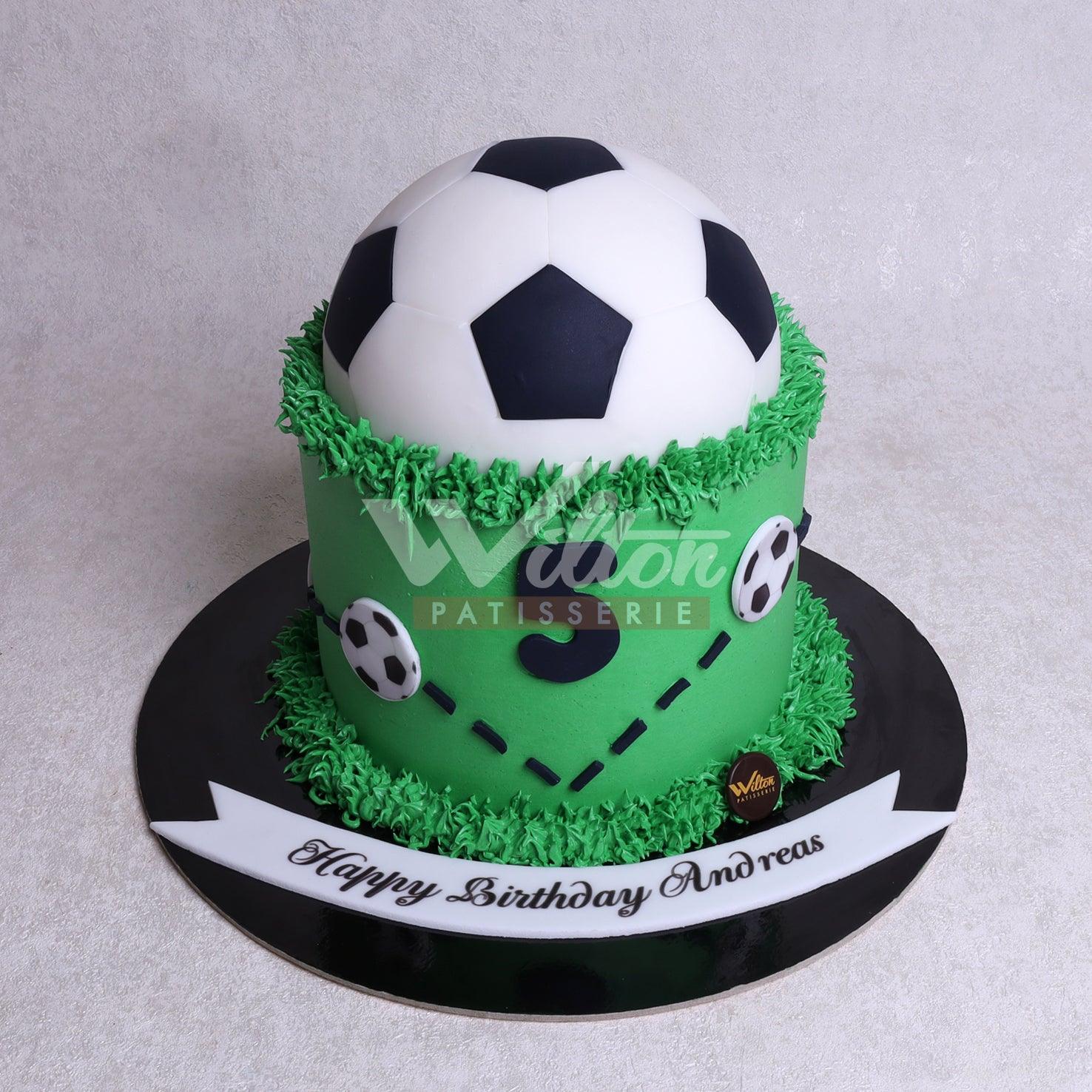 B.12.f FOOTBALL - Birthday Cakes - WILTON PATISSERIE