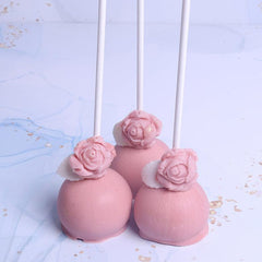 Pop Cakes with Shapes and 2D Design - WILTON PATISSERIE