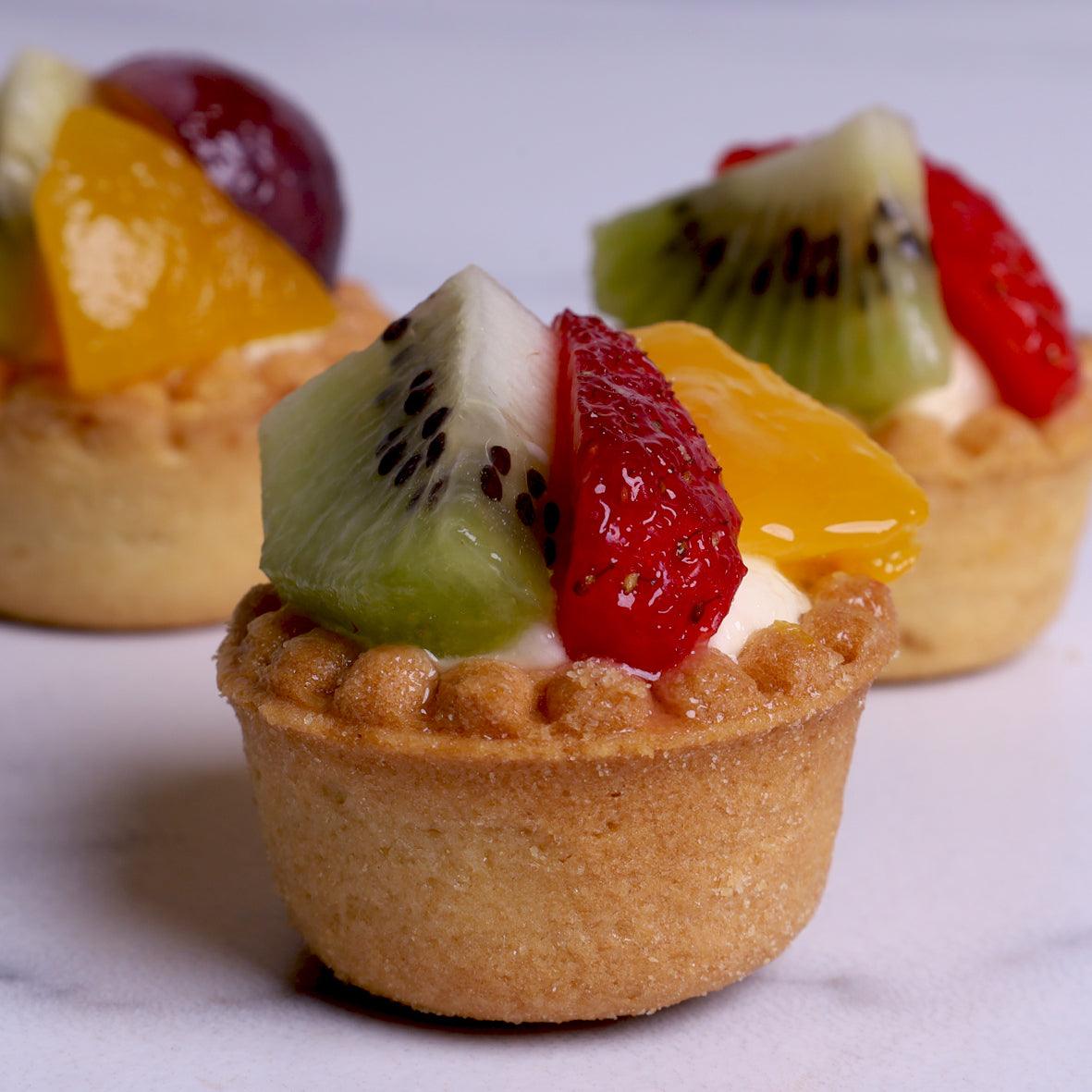 Extra Small Tart with Seasonal Fruits - Coctail Sweets - WILTON PATISSERIE