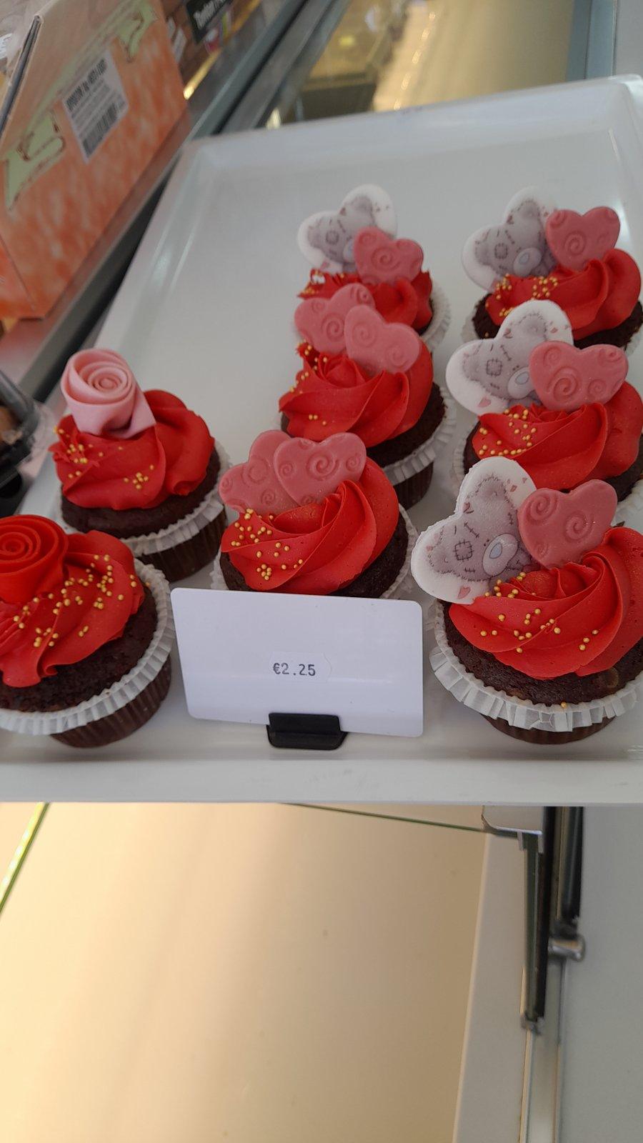 Custom Cup cake - WILTON PATISSERIE