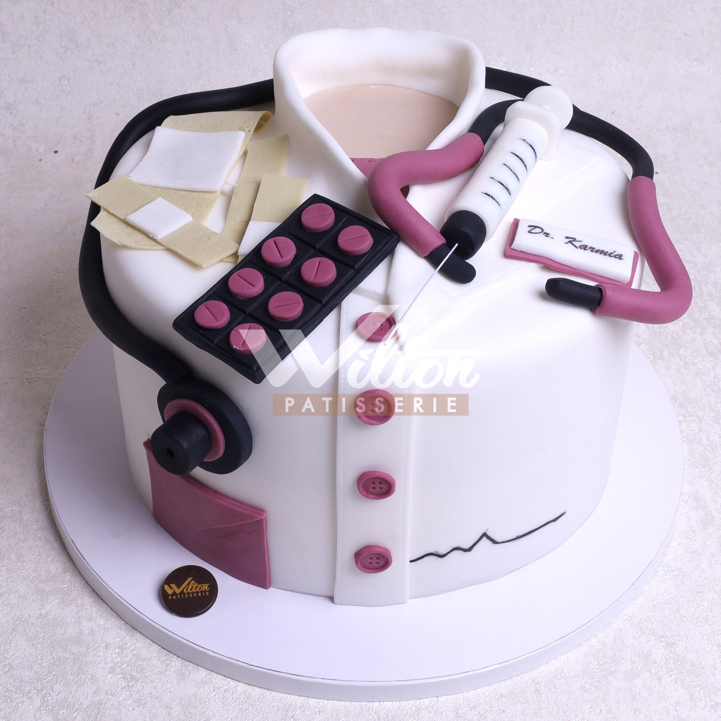 DD.12.a DOCTOR - Adult Birthday Cake - WILTON PATISSERIE