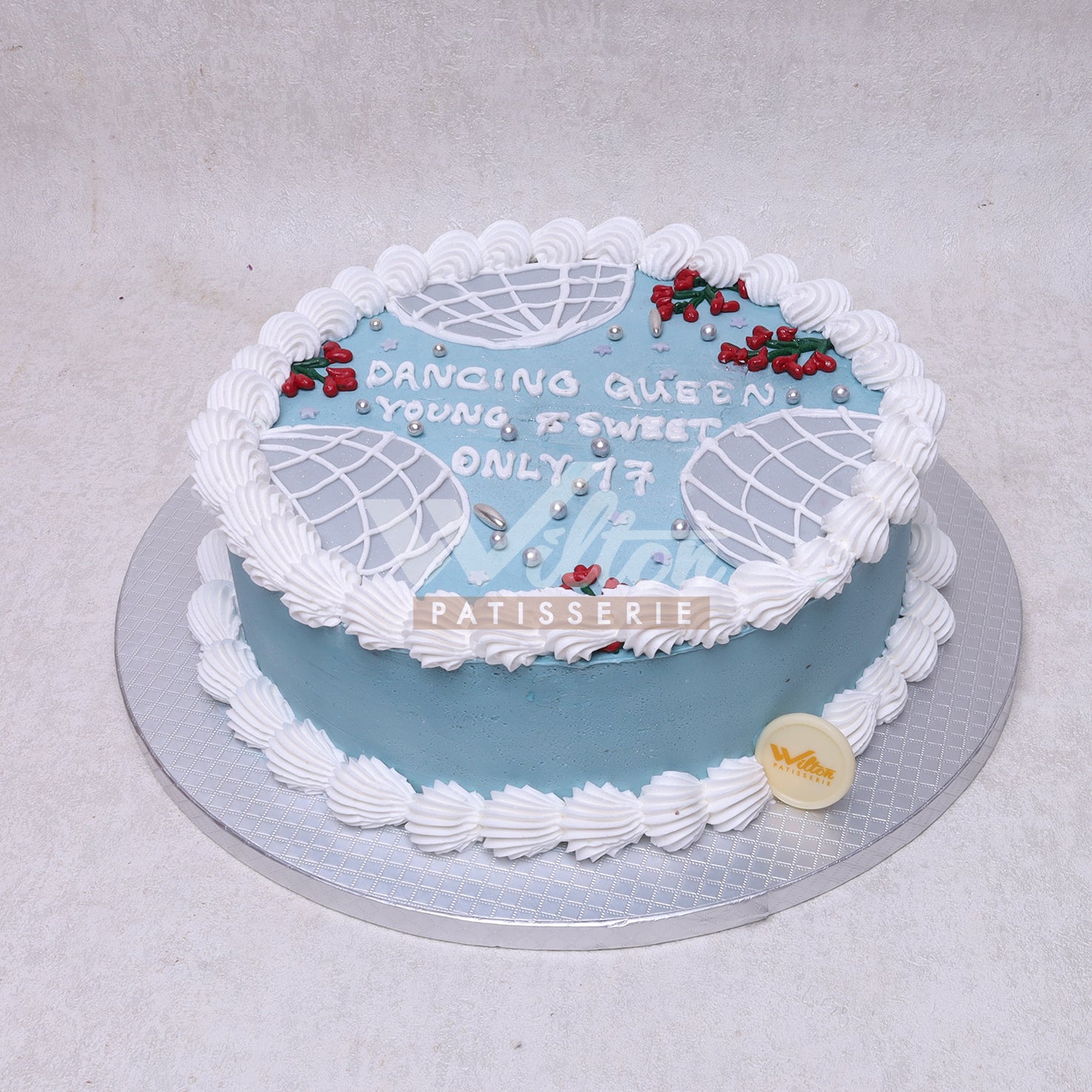 W39.a DANCING QUEEN - Women Birthday Cakes - WILTON PATISSERIE