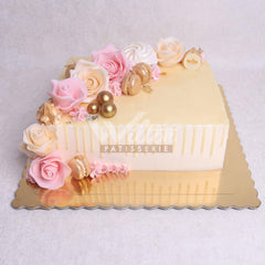 W6.36 FLOWERS - Women Birthday Cakes - WILTON PATISSERIE